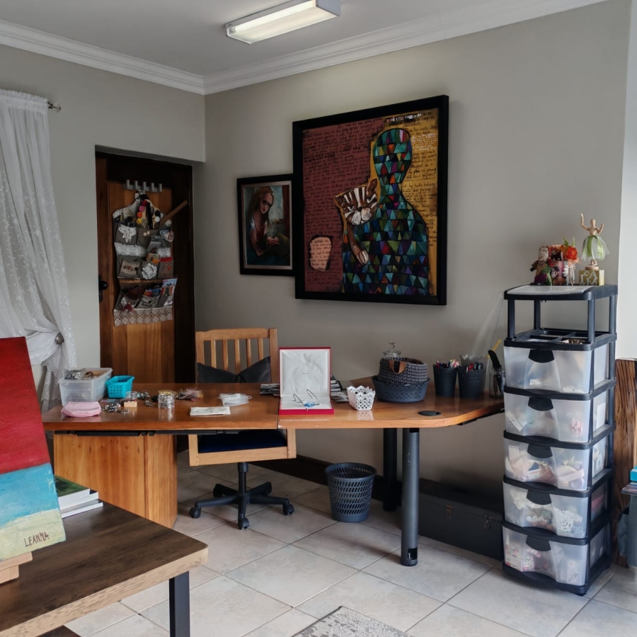 5 Bedroom Property for Sale in Avonddans Western Cape